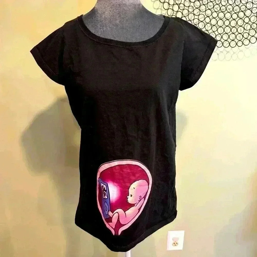 Maternity Black T-Shirt baby watching IPod throwback image - Size Large